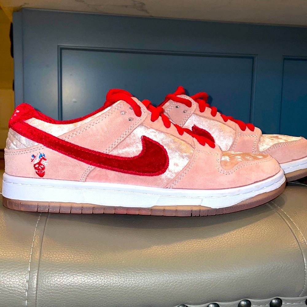 Nike SB low dunk “Strange Love”